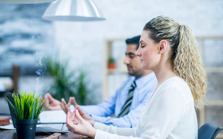 Simple strategies to Apply Mindfulness inside the Workplace